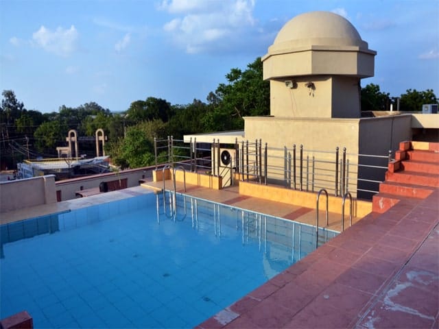 Rooftop pool at Taj Bhoomi by Jivana